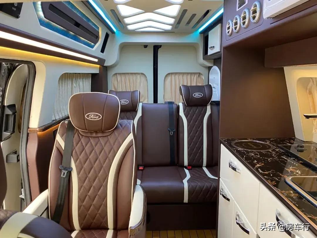 商旅两用的博创房车，航空座椅+升顶设计，指导价35.8W