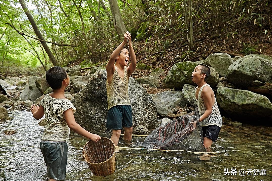 《许三观卖血记》他卖血11次，都是为了谁？深度解析