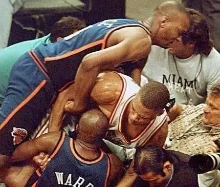 NBA纪实连载27:98年带领内忧外患的公牛三连冠，乔丹彻底封神上卷