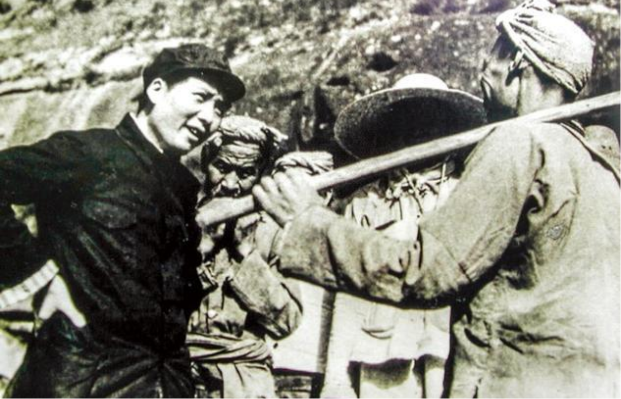 建国后中央禁止持枪见主席，王震是个例外，主席：别拿原子弹就行