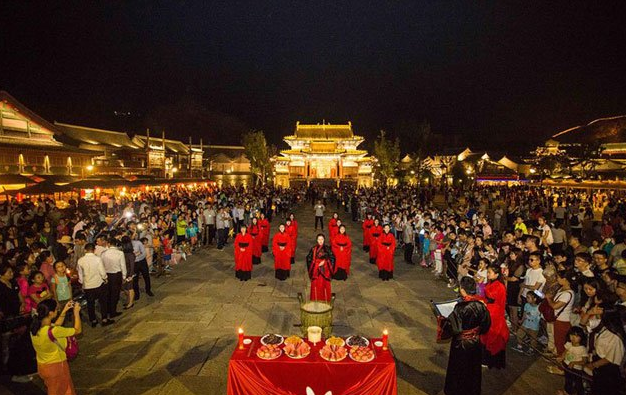 我国中秋节的传统习俗及各地不同的风俗，构成一个完全的中秋节