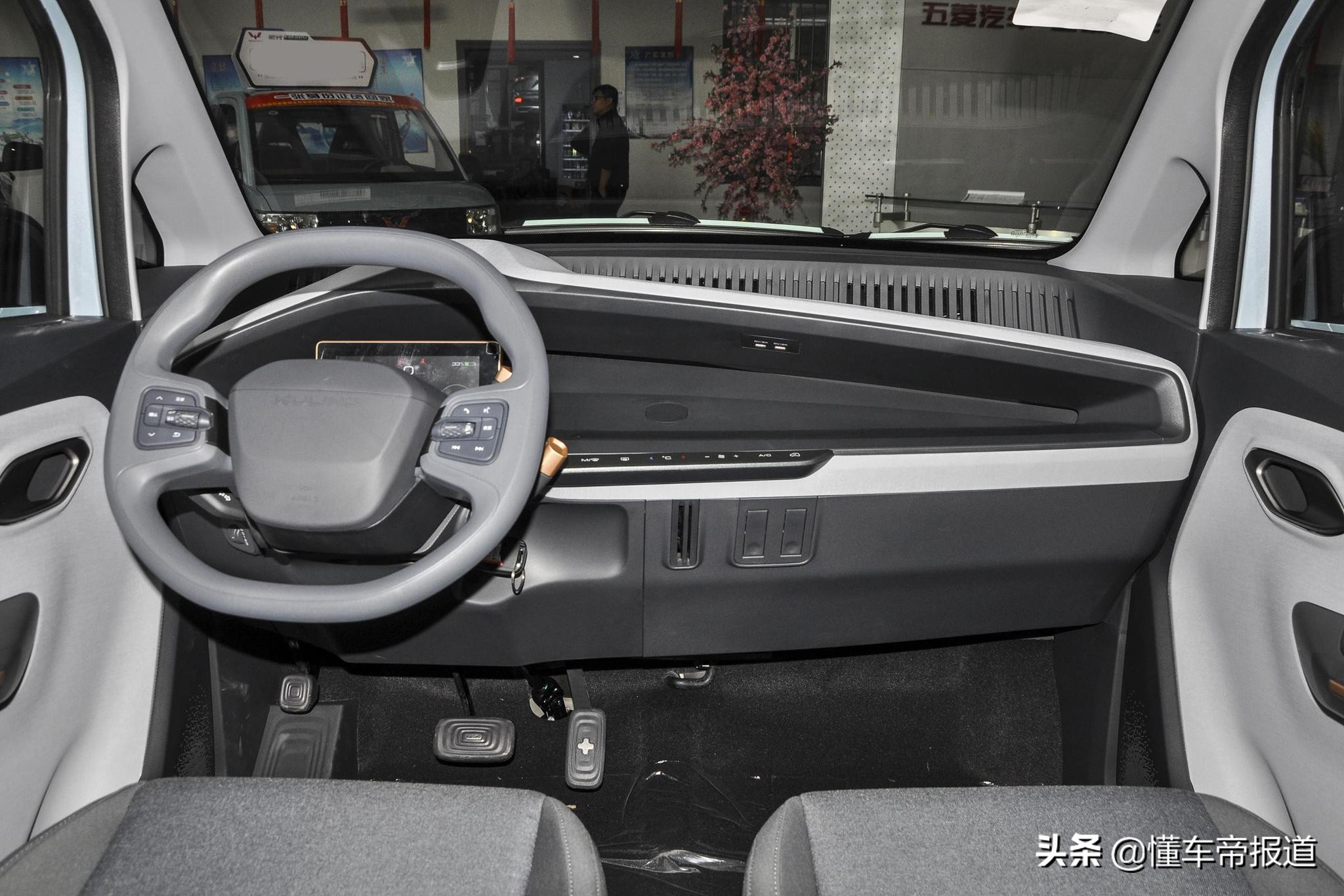 新车 </p><p>　　 续航305公里、两座设计！五菱“微型电动车”NanoEV开启盲订