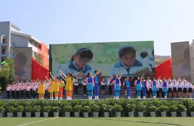 四川这所“县级”高中火了，14人被清北录取，学生很要强