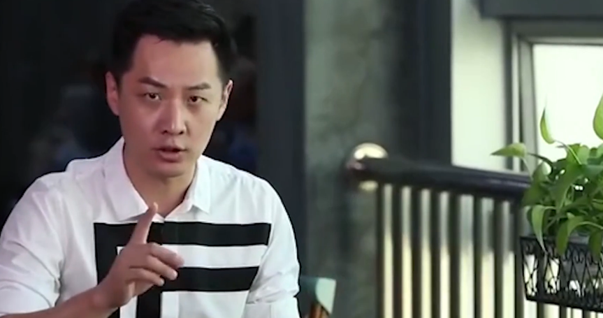 舒冬:撒贝宁直系学弟,被称央视暖男,接班倪萍主持《等着我》