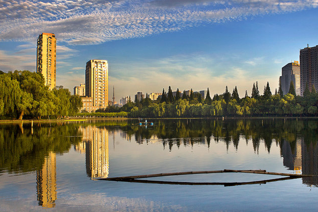 浙江一大学走红，人称“东方剑桥”，学生回应：校景也丝毫不差