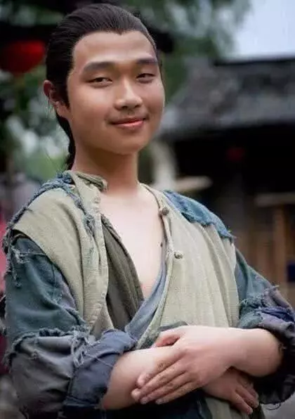 他凭一句
