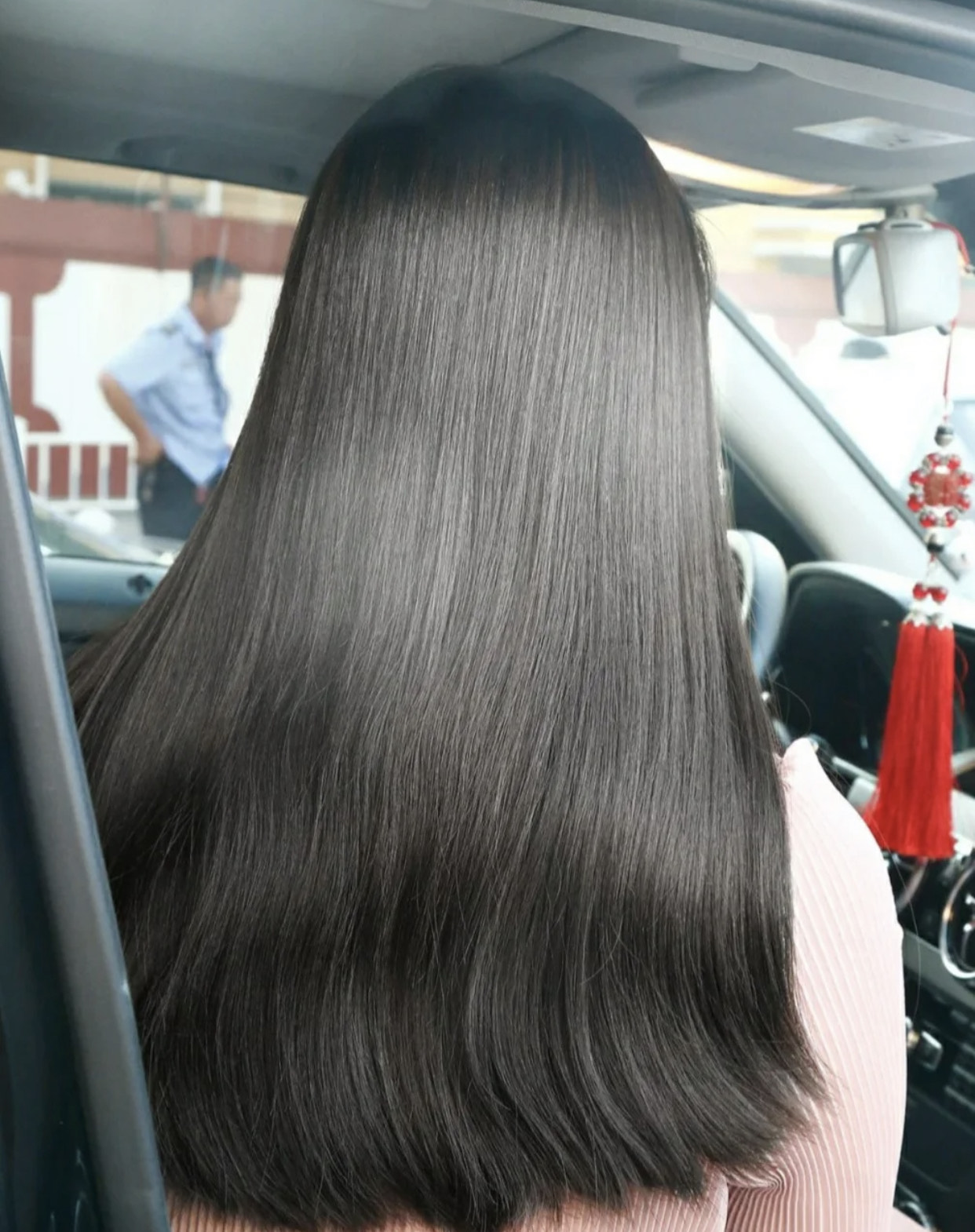 别去理发店做“护理”，都是噱头！用护发素这样做，简单效果还好