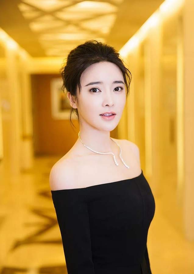袁姗姗过34岁生日，闺蜜张馨予甜蜜相陪，好友孙坚隔空送祝福！