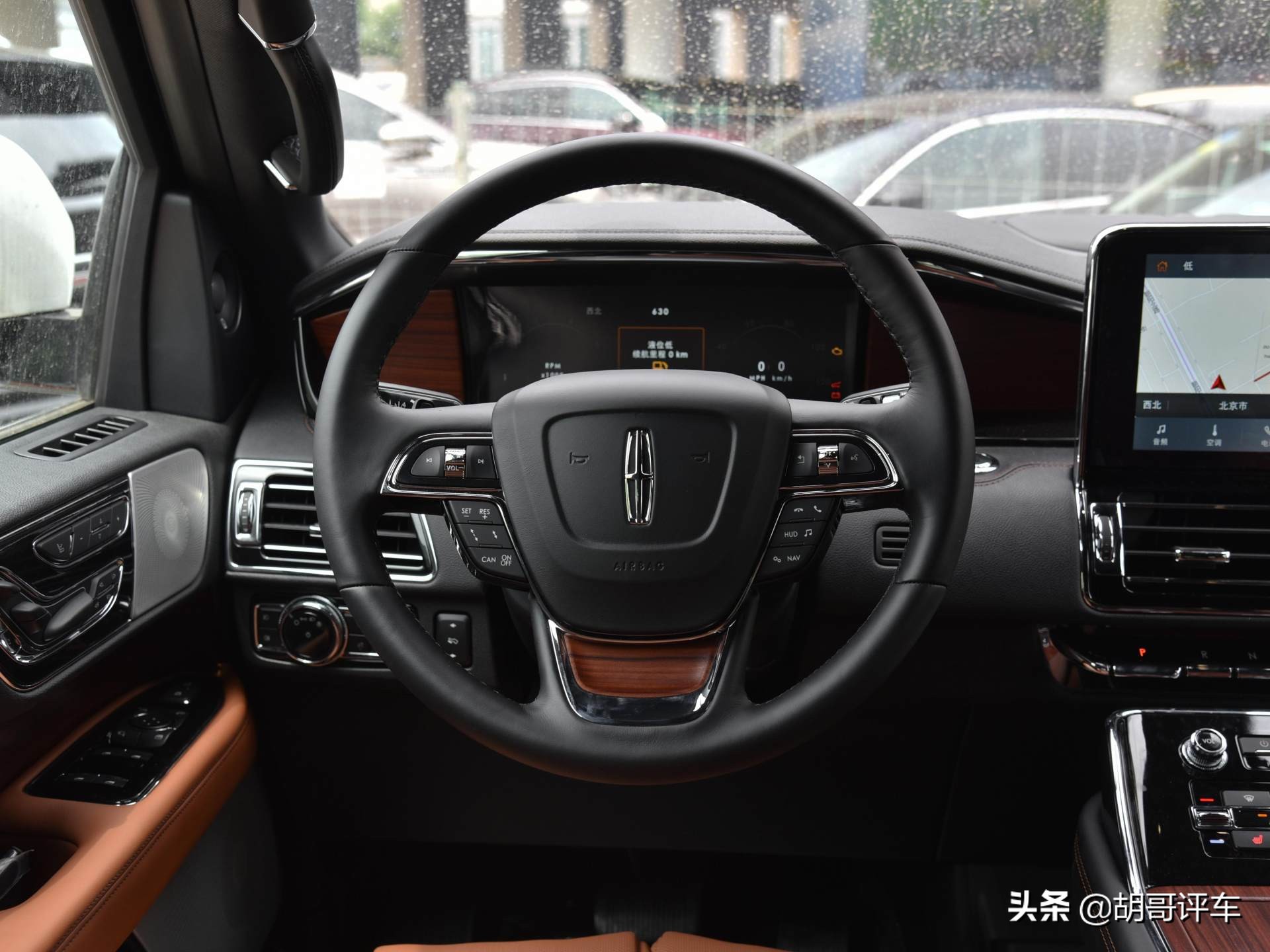 真正的全尺寸SUV，车长超过5米3，实拍林肯领航员
