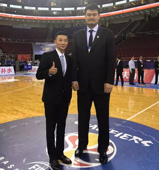 刘炜为什么没入nba(刘炜官宣退役，如何看待大赛总是被骂的他？苏群的说法非常中肯)