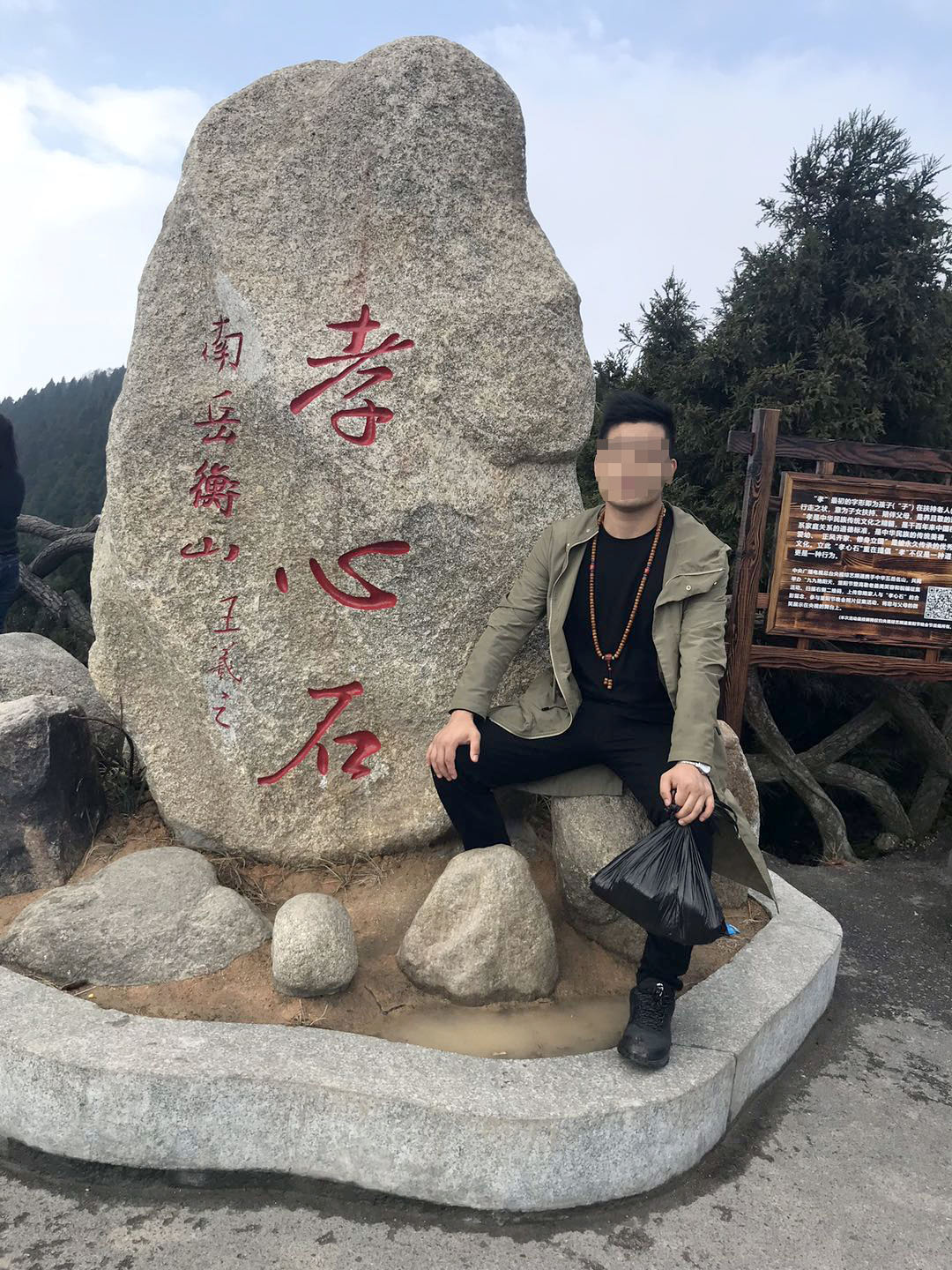 男子拿毛巾帮醉酒呕吐女生擦拭强奸罪判决撤销，因证据不足发回重审，羁押两年未判决，女方父亲涉嫌违纪被查