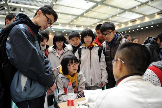 高考后一定要“估分”？家长别着急，估分意义不大，这些才是重点