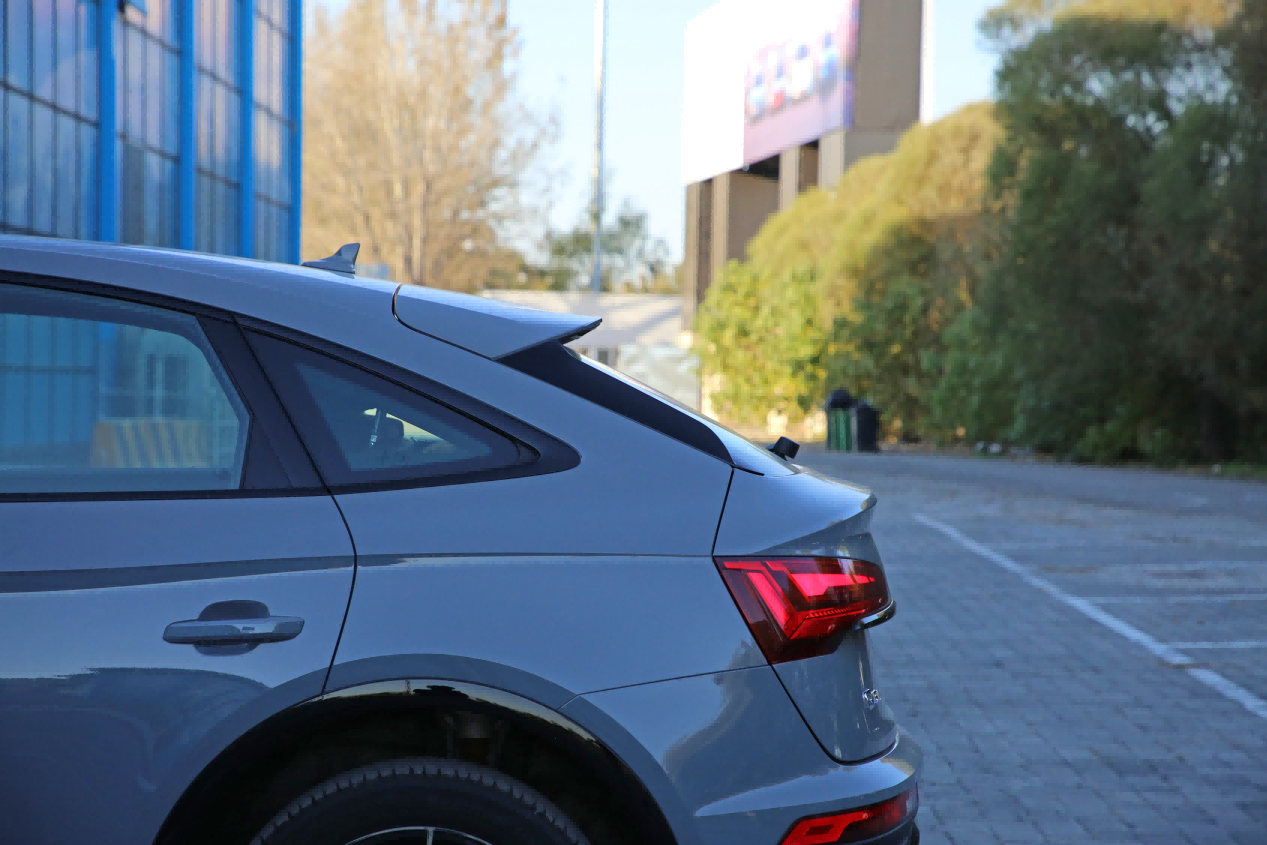张扬的实用主义者 试驾奥迪Q5L Sportback
