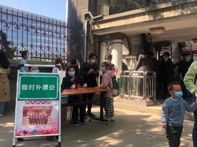 北京动物园百年老门重开，服务岗门区“出摊儿”应对游园高峰