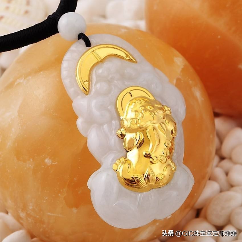 买首饰需要谨防买到这样的金镶玉挂坠，中奖套路多，价格真的不高