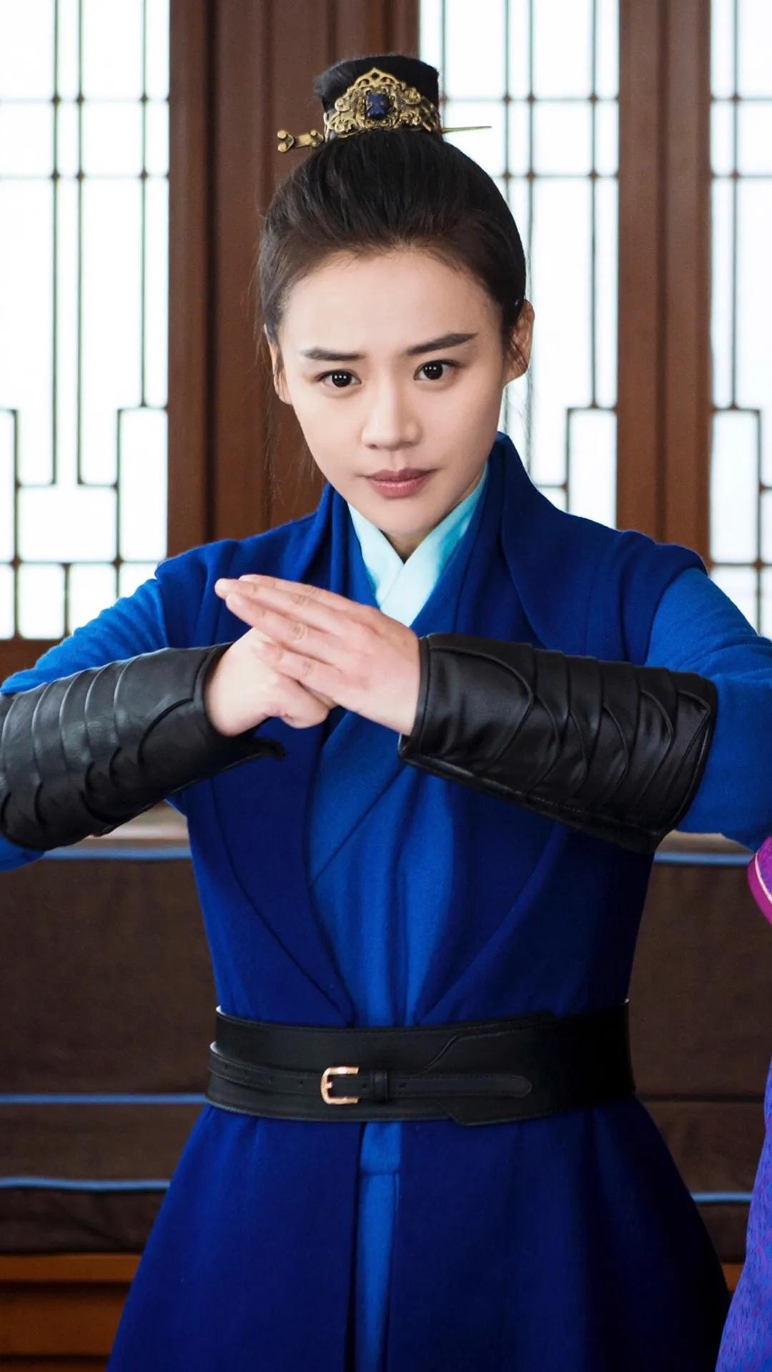 别以为贴个胡子就是女扮男装，这6位女星的男装太帅，真不糊弄人