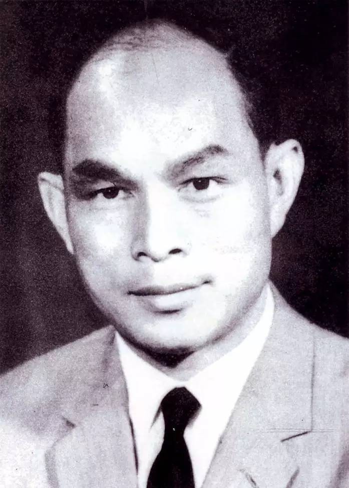 他是香港顶级富豪，为抗美援朝战争作出巨大贡献，去世时国旗盖棺