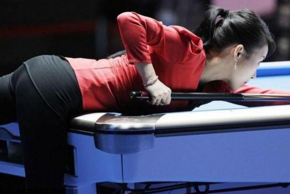 9球天后高清视频(女神潘晓婷被判"犯规",慢镜头回放让人尴尬,身材太好