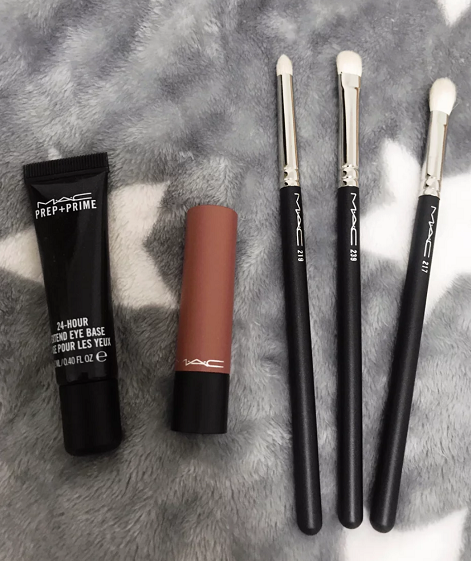 MAC和雅诗兰黛的口红哪个好？它们同属一个公司，到底有什么不同