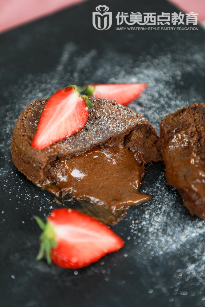 烘焙干货｜蛋清打发攻略，新手也能零失误，轻松打出完美蛋白霜