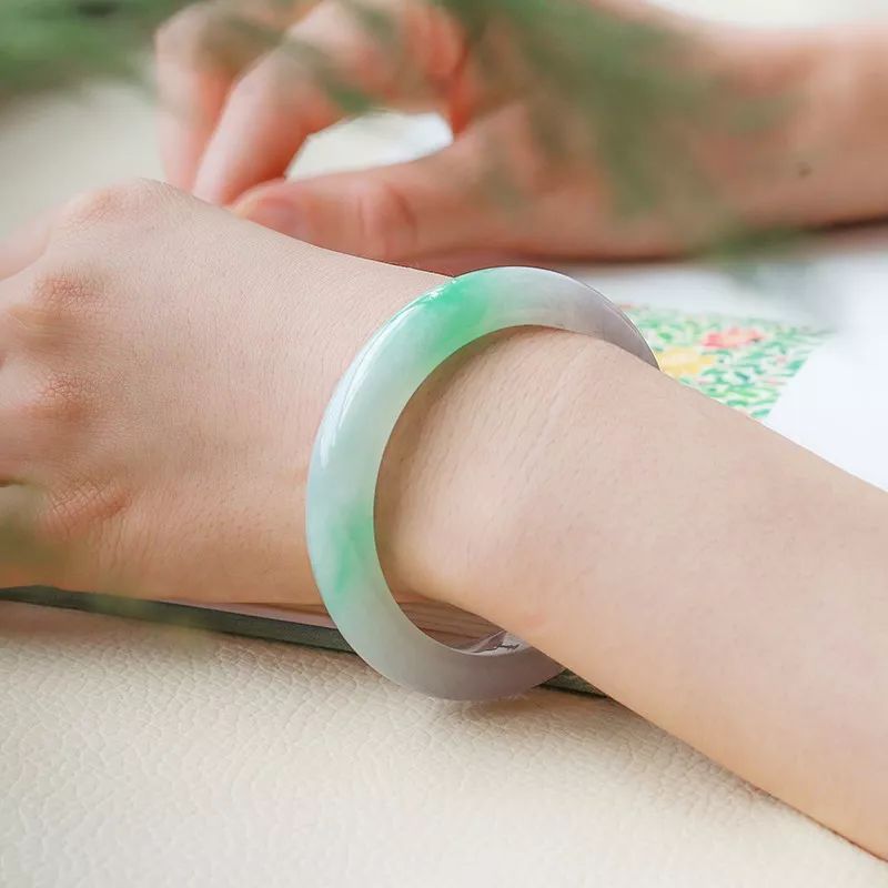 有关翡翠手镯的优美句子