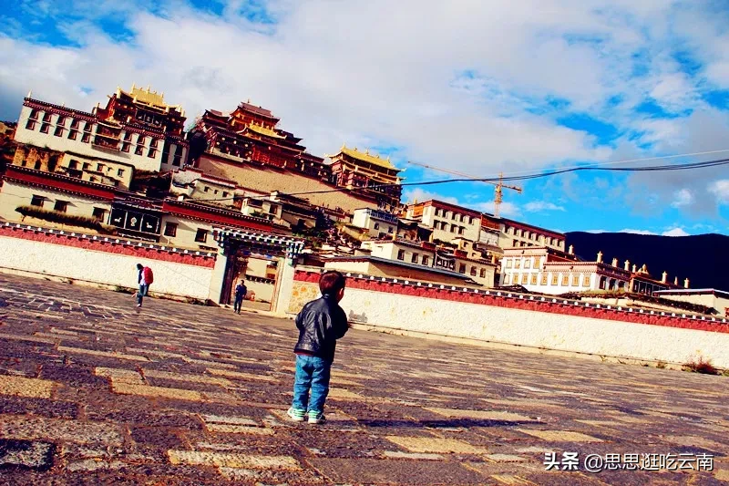 香格里拉的一处秘境，可以躺着看雪山的地方，一生必须走一次