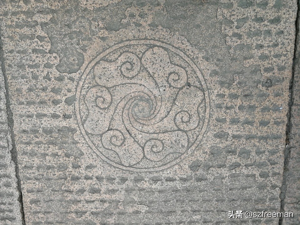眼前的景象宛如诗句，铁铃关外烟如画，人立枫桥数客船
