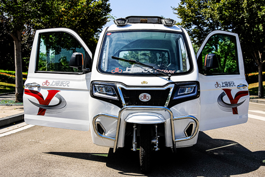 两款实用型电动三轮车，接娃、载物都方便，一次充电续航百公里
