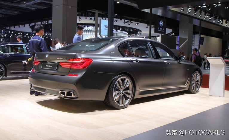 宝马M760Li 6.6T V12实拍，炭黑极富磨砂质感，宝马史上最快加速