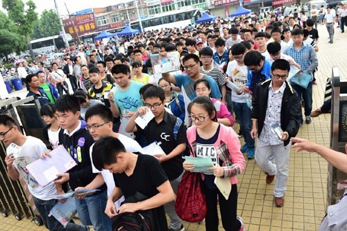 高考满分作文《袁隆平的禾下乘凉梦》，创造源于热爱，考生可套用