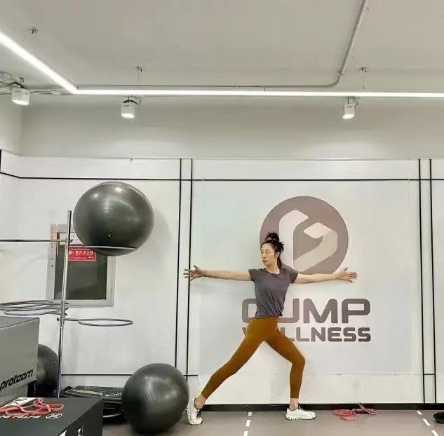 网传白百何已生二胎？带神秘小孩出街母爱泛滥，母亲陪伴小心翼翼