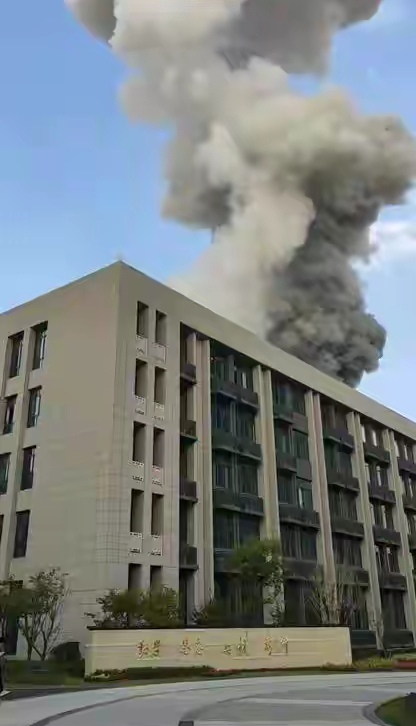 南航材料学院爆炸，家长泪目：家里就这一个孩子，村里的骄傲