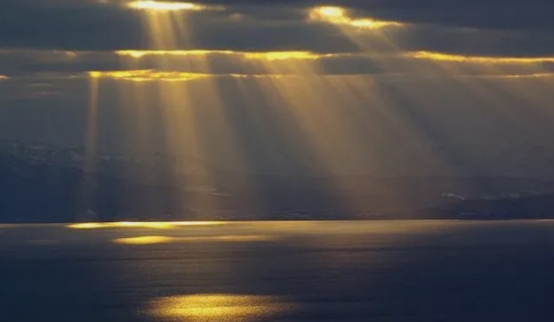 湖南出现“丁达尔现象”，阳光喷射出万道光芒，这现象是好是坏？