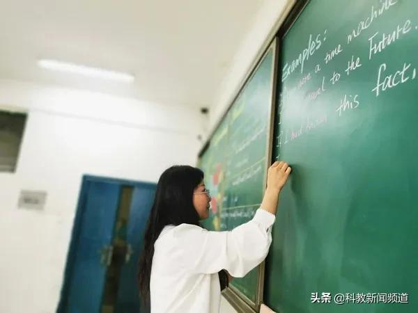 妙笔心裁展风采，不忘初心沃新花___合肥腾飞学校举办第一届板书设计大赛