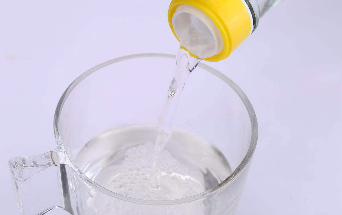 防止衣服褪色可以用盐泡吗？