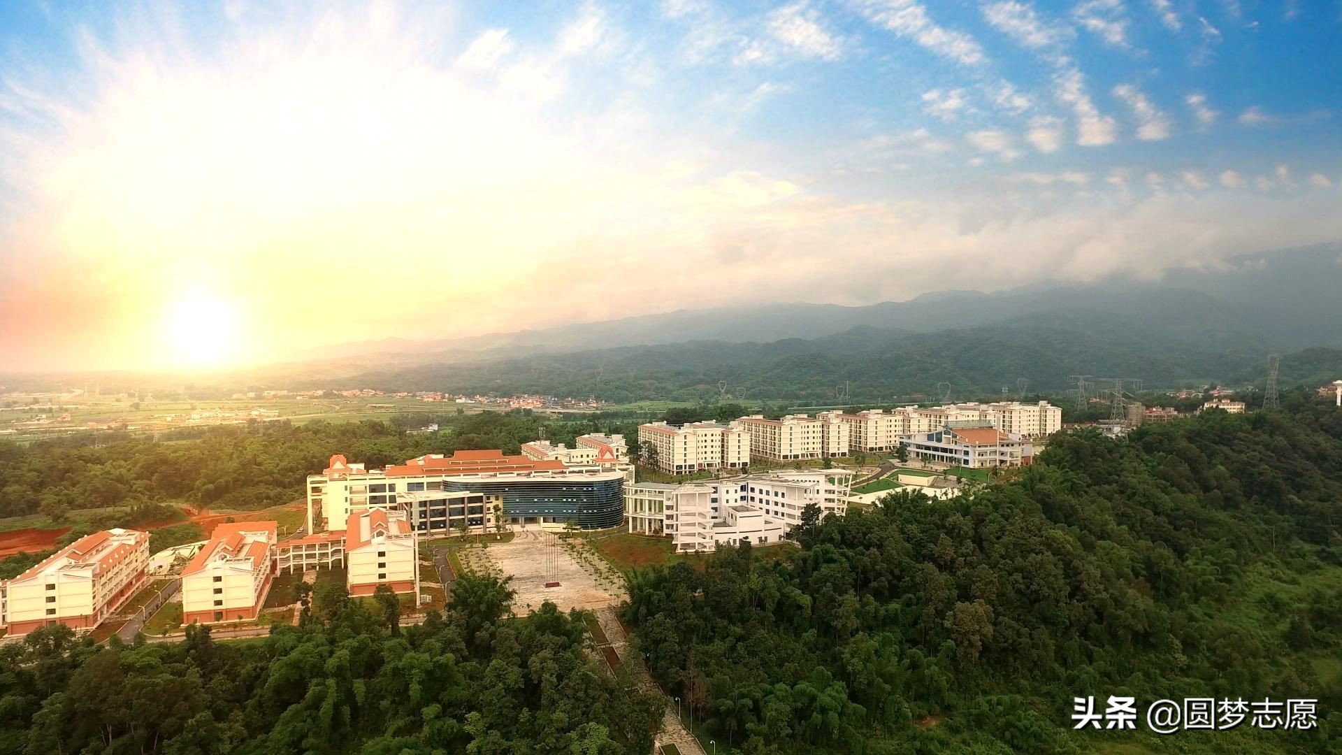 威海职业学院分数线（别再问专科有没有必要去读了）