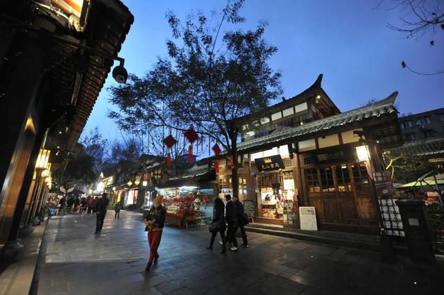 去成都读大学，到底有多香？网友直呼：巴适得很