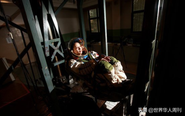 她为飞天，曾狠心拒绝丈夫生娃，这个女航天员真是又美又飒