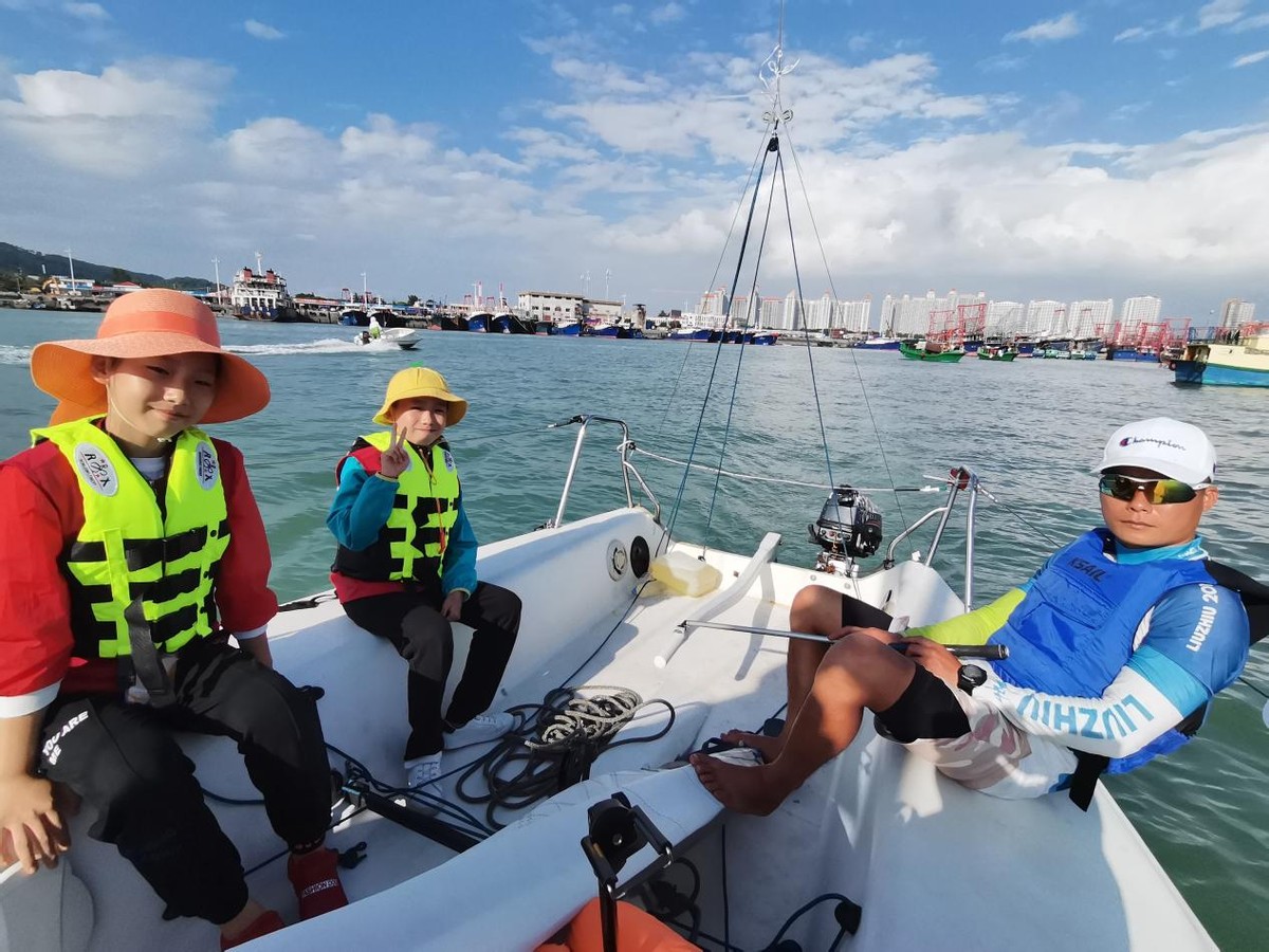 小记者参与“一带一路”国际帆船赛（中国北海站）报道
