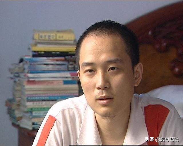 他参加4次高考，放弃复旦，1进北大2进清华，如今过得怎么样
