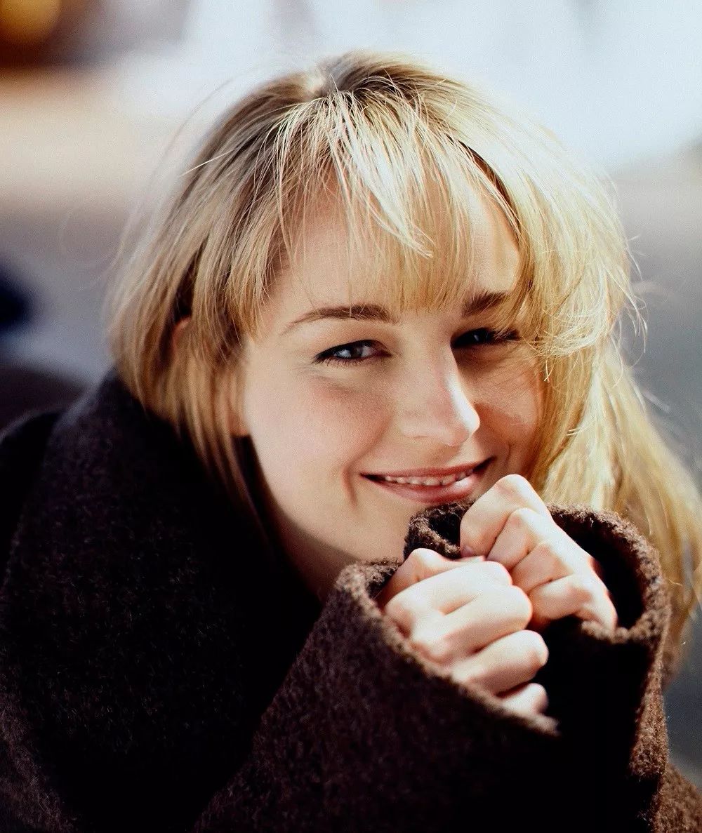 的导演扬·德·邦特执导,女神海伦·亨特搭档《真实的谎言》中的尿裤