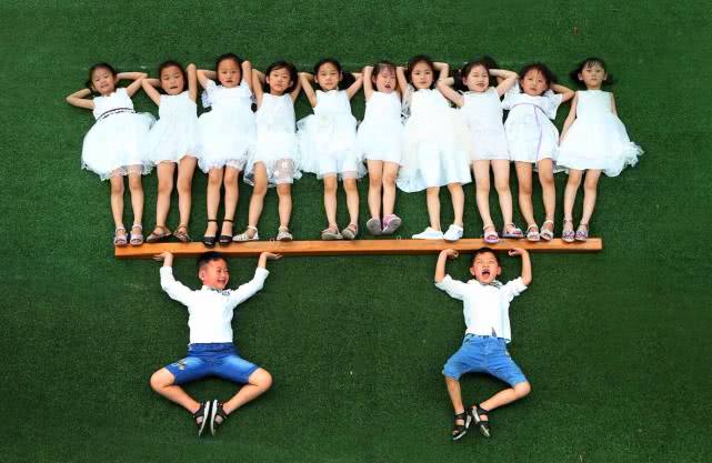 集体照片摆pose图片(小朋友完胜大学生) - 赤虎壹号
