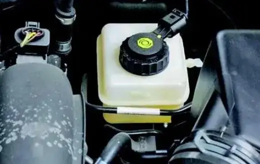 刹车油多久换一次合适（刹车油多少公里更换一次最好）