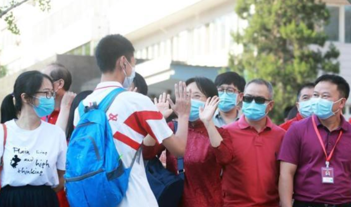 学生参加高考，家长有必要全程陪考吗？做错会影响高考成绩