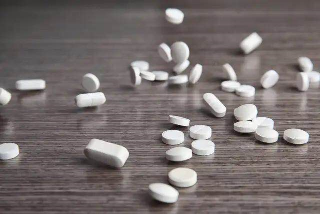 胃不舒服就吃奥美拉唑？当心！吃之前要了解这些，否则后果很严重