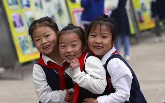 中小学生的好消息，2021秋季开学将正式实行，家长们感到很开心