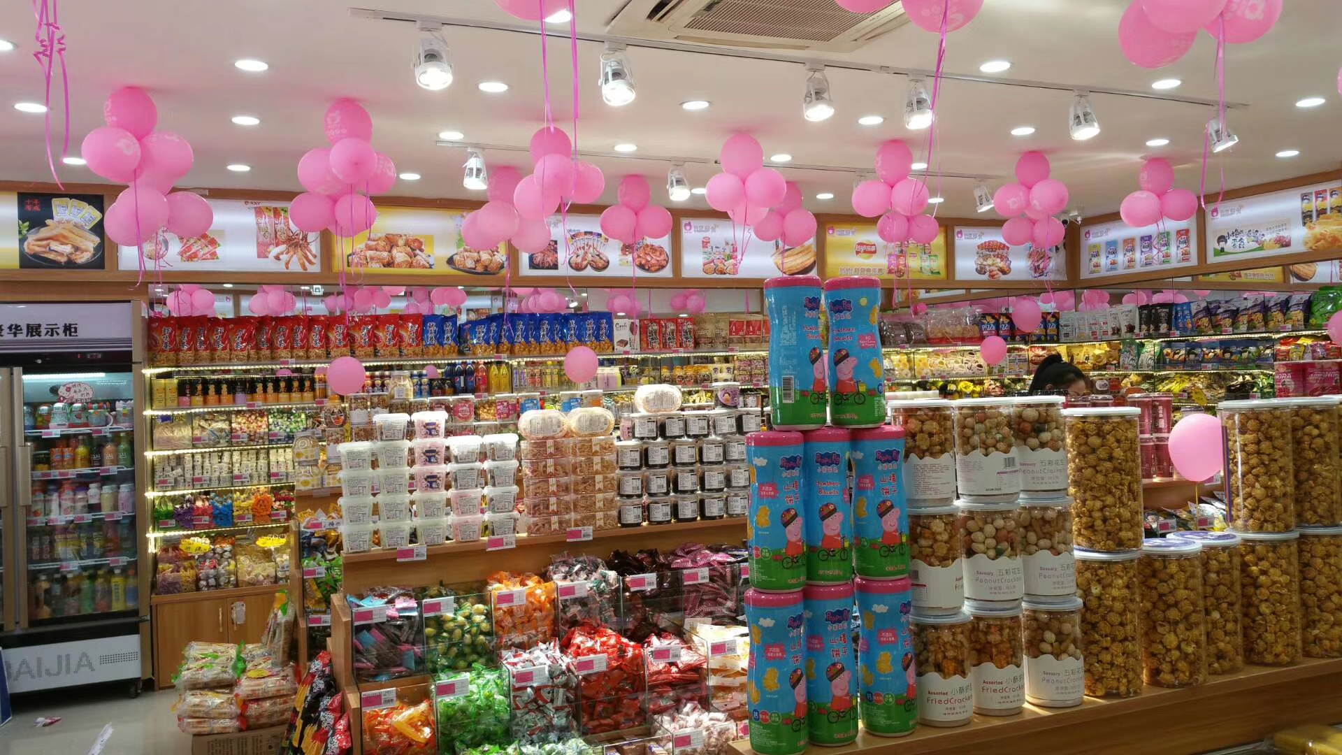 零食店怎么装修既美观又实用，还省钱