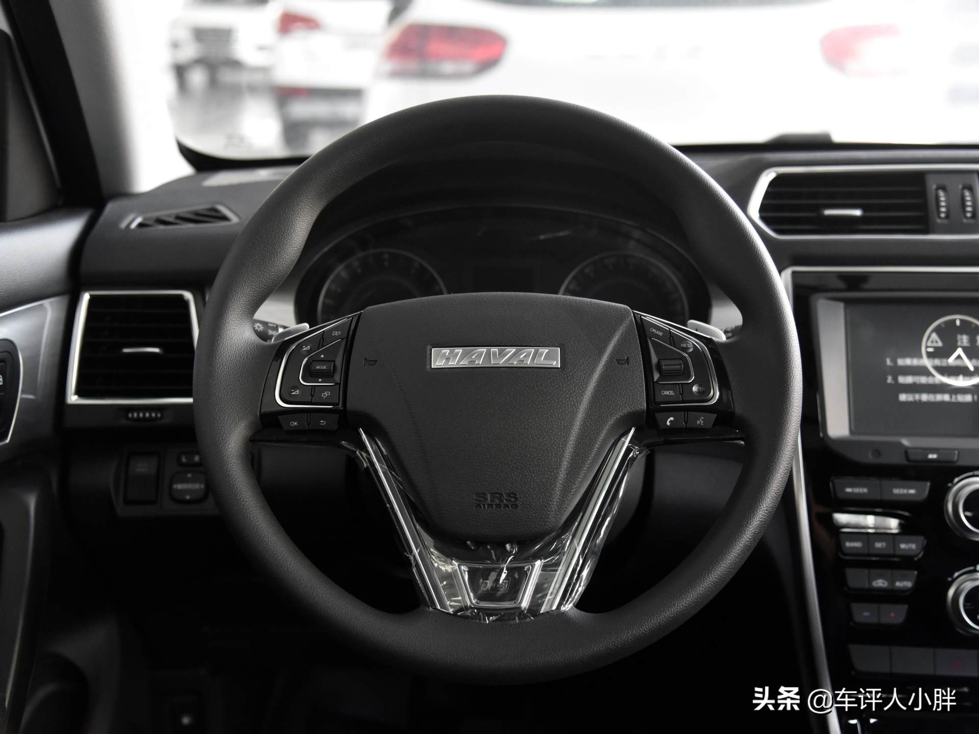 1.5T+7DCT的小SUV，带你看颜值憨憨的哈弗H2