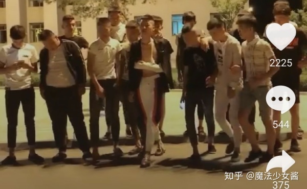 如何看待现在初高中里自称的「社会人」？