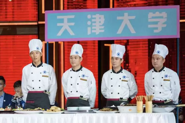 揭秘国内“饭最好吃”大学：坐拥11个食堂，装潢高级，鲍鱼、龙虾免费吃！